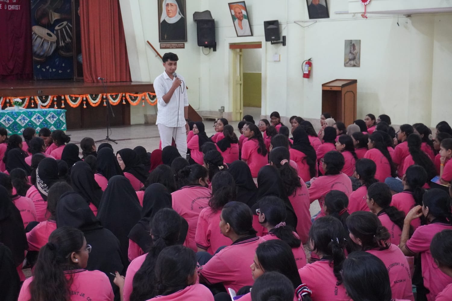 Students at an AboveFL360 aviation career seminar in a school hall